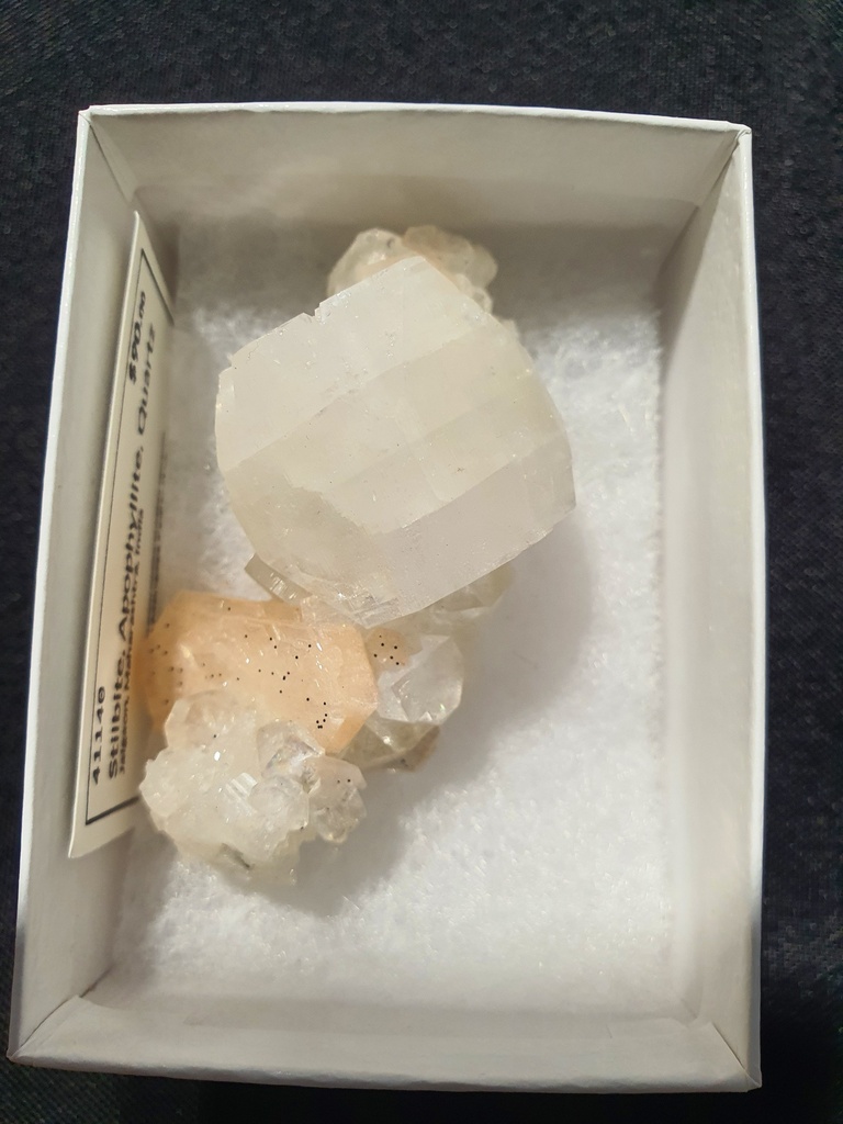 Stilbite, Apophyllite, Quartz