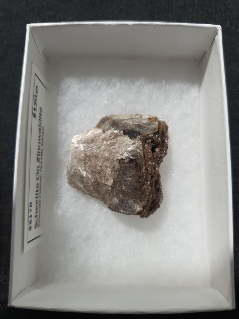 Scheelite On Zinnwaldite
