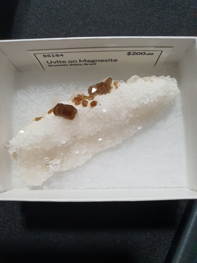 Uvite on Magnesite