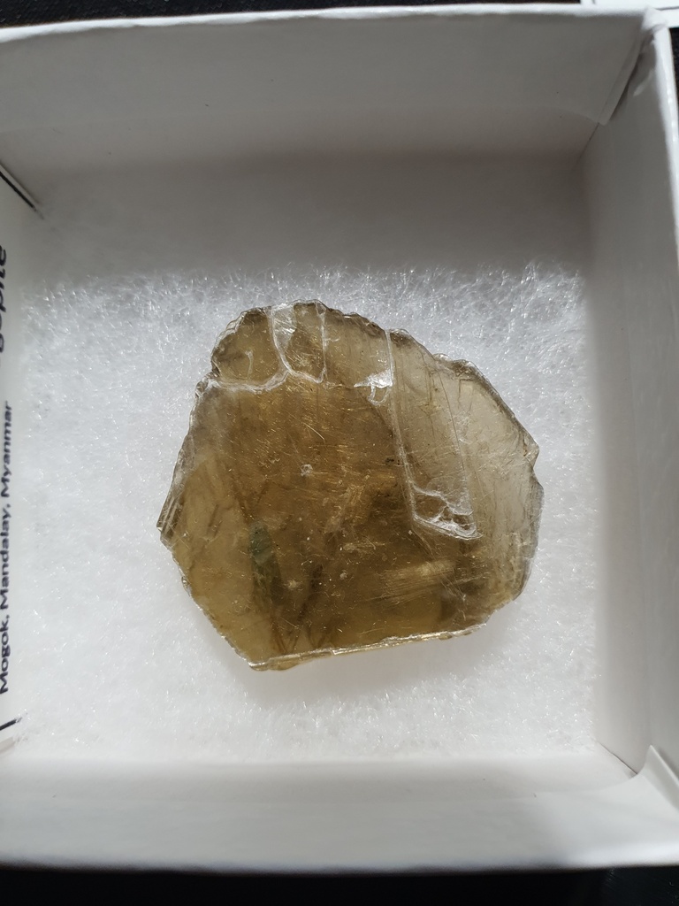 Fluorapatite in Phlogopite