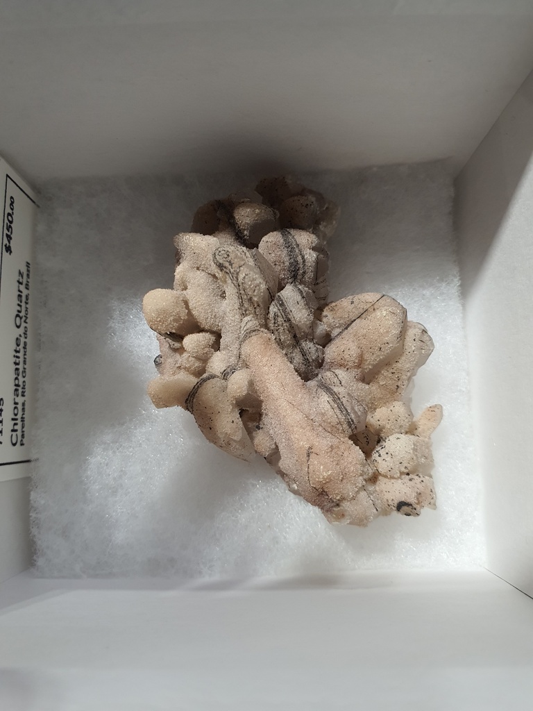 Chlorapatite, Quartz