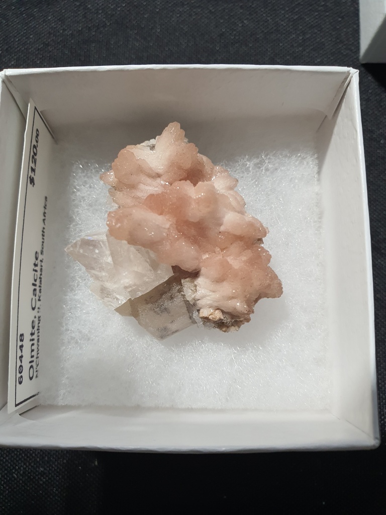 Olmite, Calcite