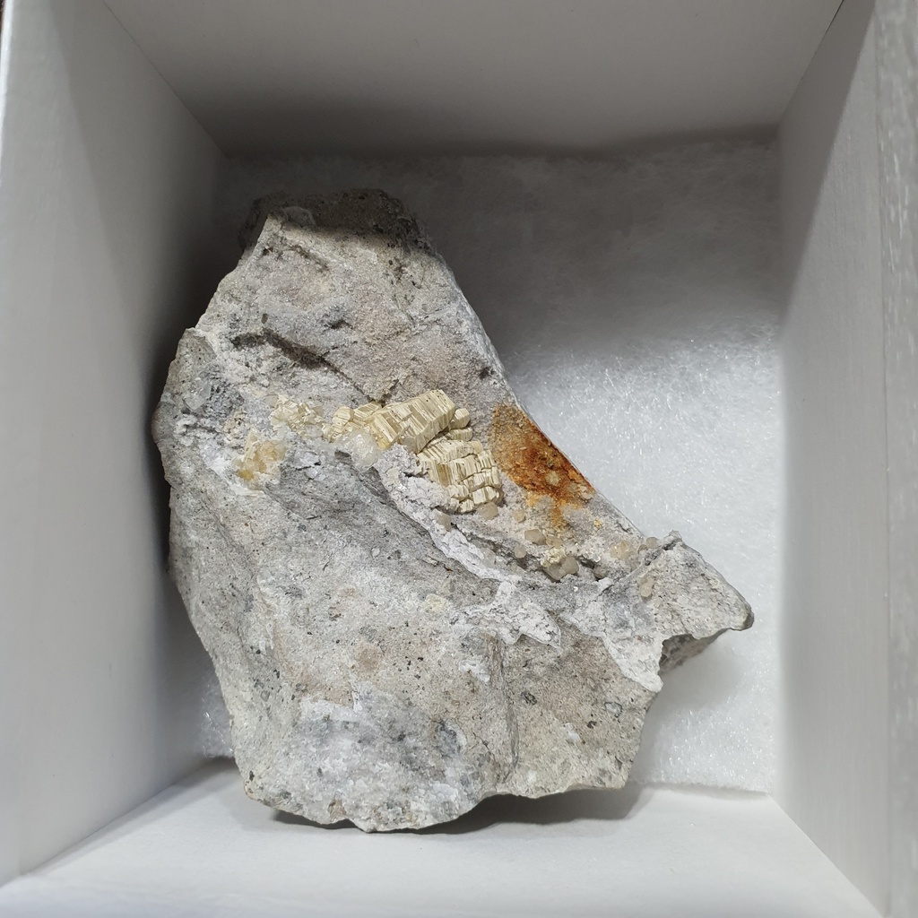 Weloganite