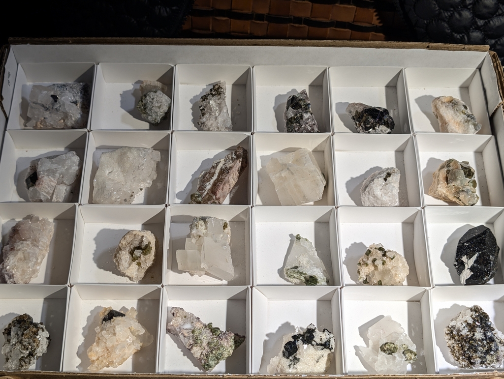 Uvite, Magnesite, etc.