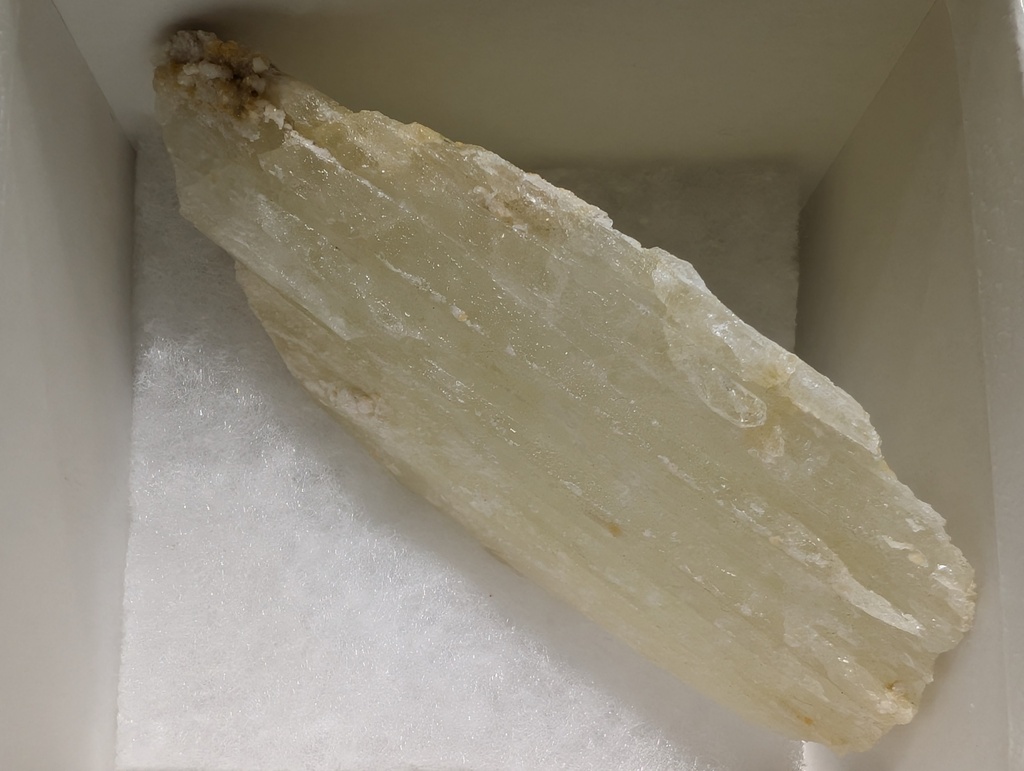 Kosnarite on Montebrasite