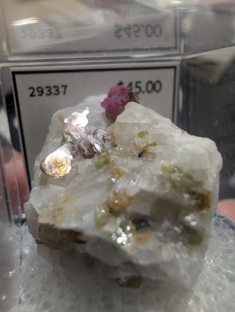 Spinel, Pyrite