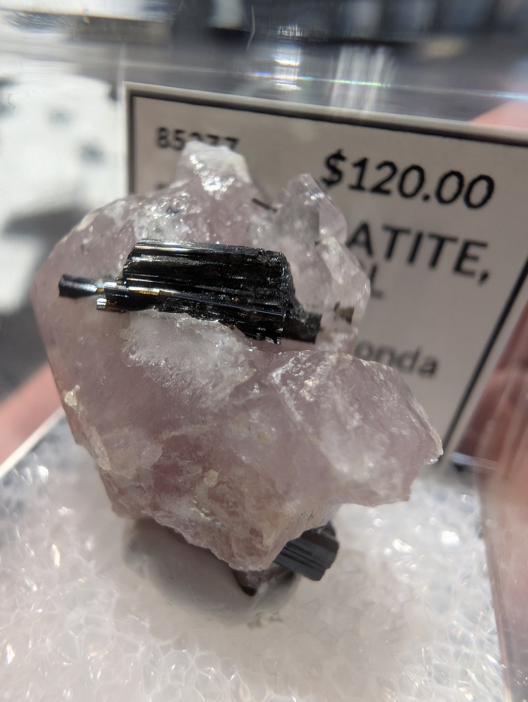 Fluorapatite, Schorl