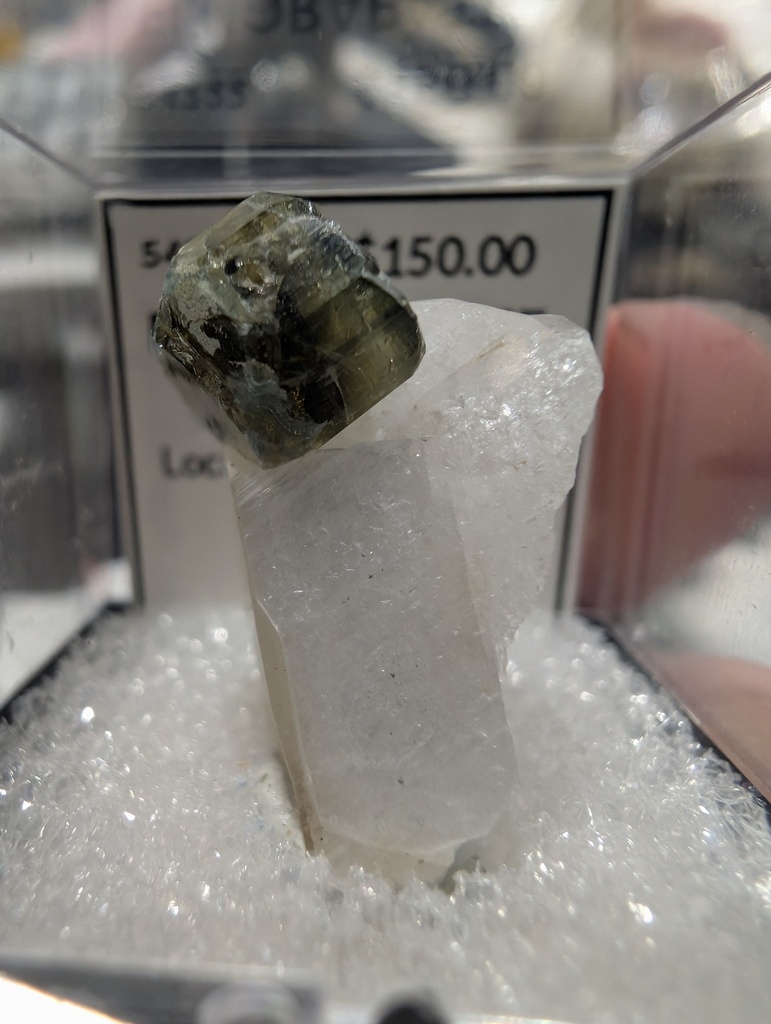 Fluorapatite, Albite