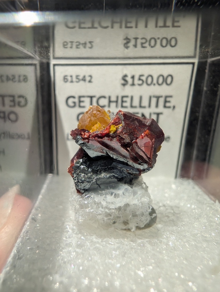 Getchellite, Opriment