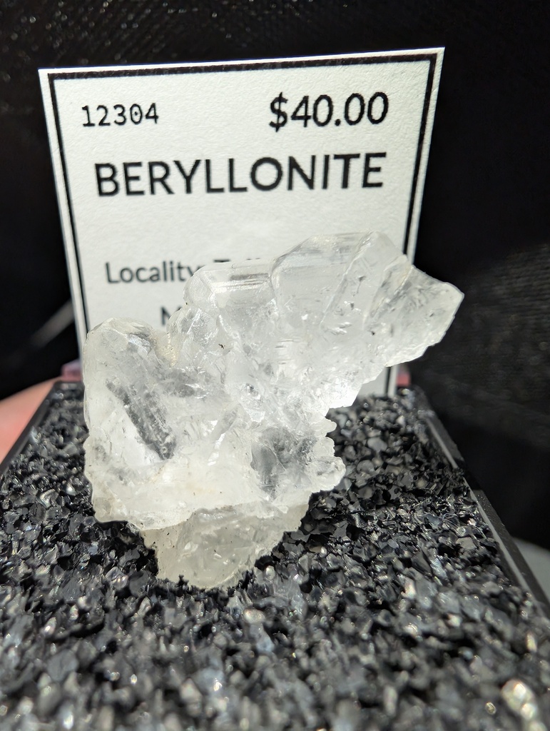Beryllonite