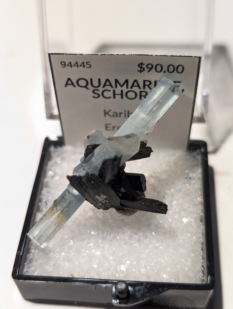 Aquamarine, Schorl
