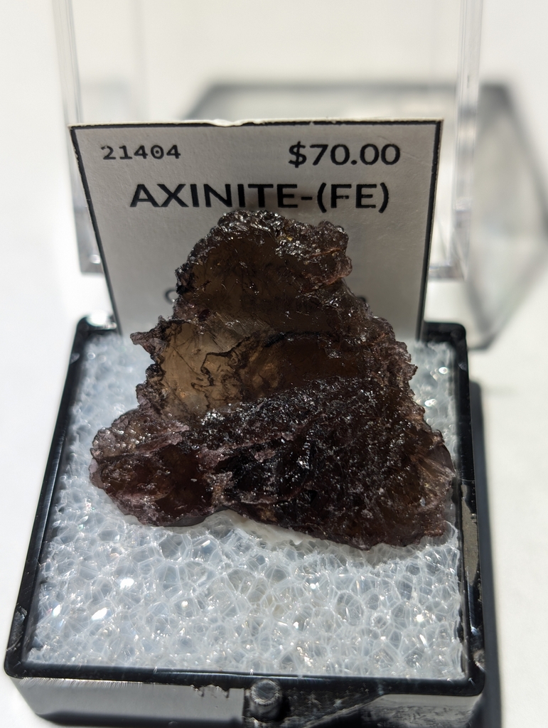 Axinite-(Fe)