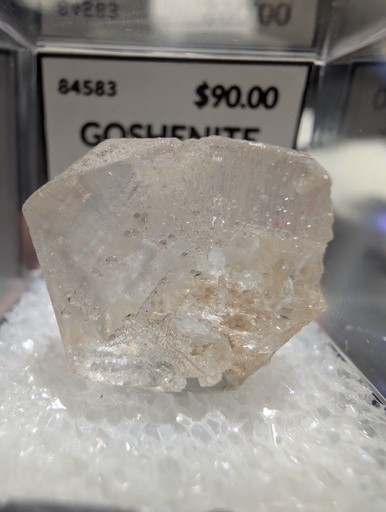 [65] Goshenite (Cat’s Eye)