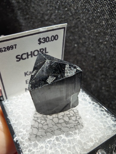 [588] Schorl