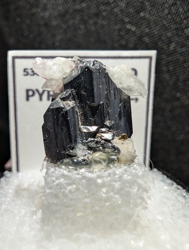 [593] Pyrargyrite, Calcite