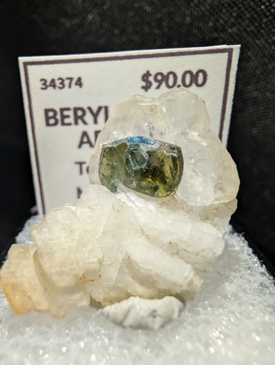 [636] Beryllonite, Apatite