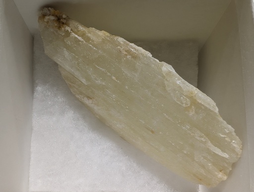 Kosnarite on Montebrasite