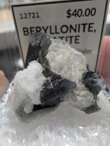 Beryllonite, Apatite