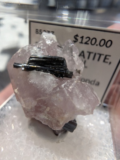Fluorapatite, Schorl