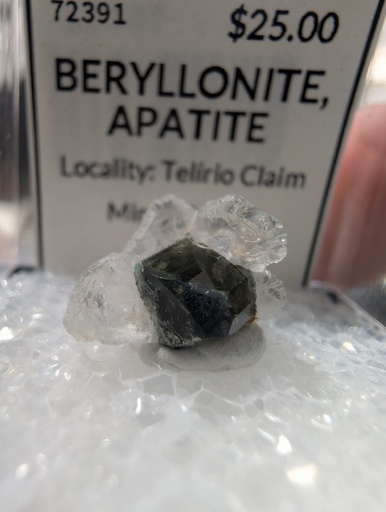 Beryllonite, Apatite