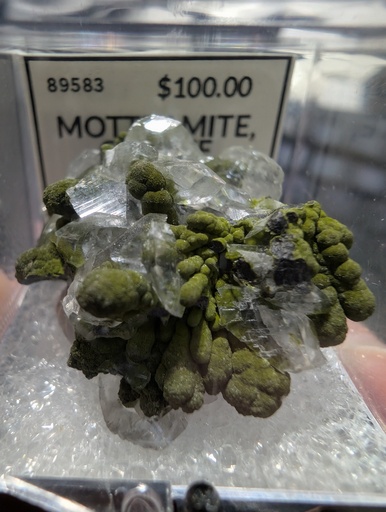 Mottramite, Calcite