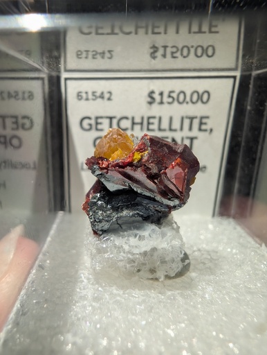 Getchellite, Opriment
