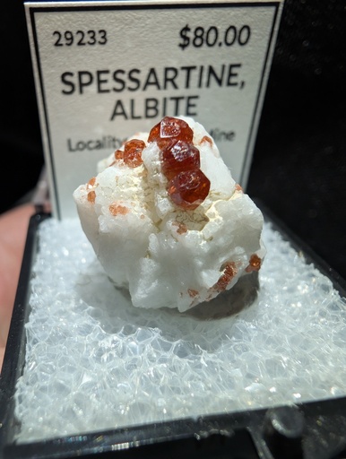 Spessartine, Albite
