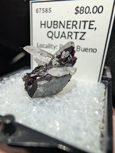 Hubnerite, Quartz