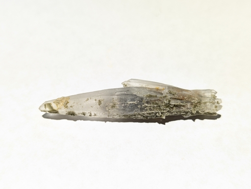 Magnesio-foitite on Quartz