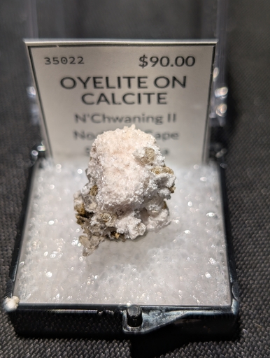 Oyelite On Calcite