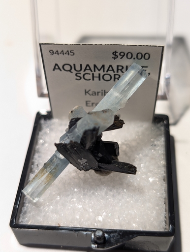 Aquamarine, Schorl