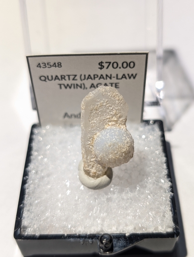 Quartz (Japan-Law Twin), Agate